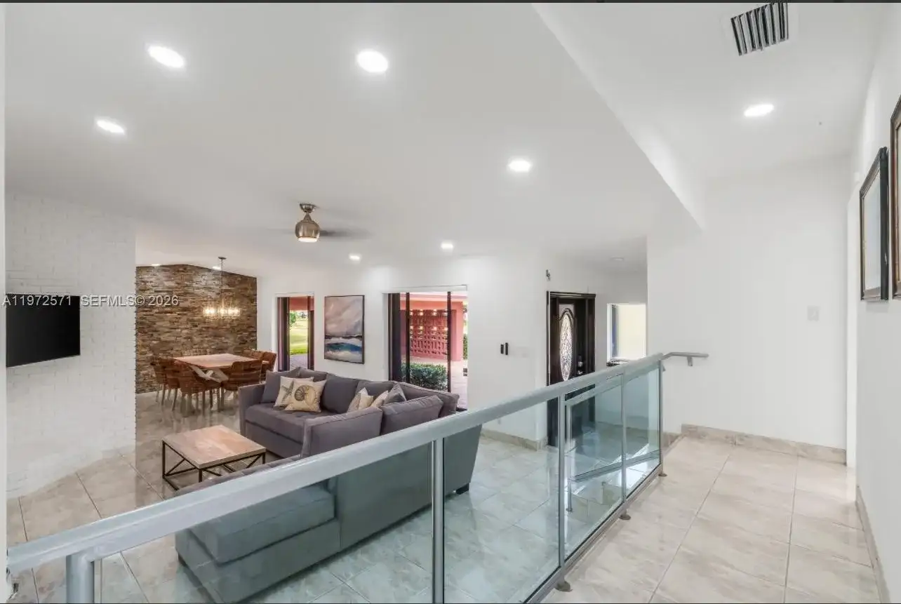 811 N Highland Dr, Hollywood FL 33021 photo 5