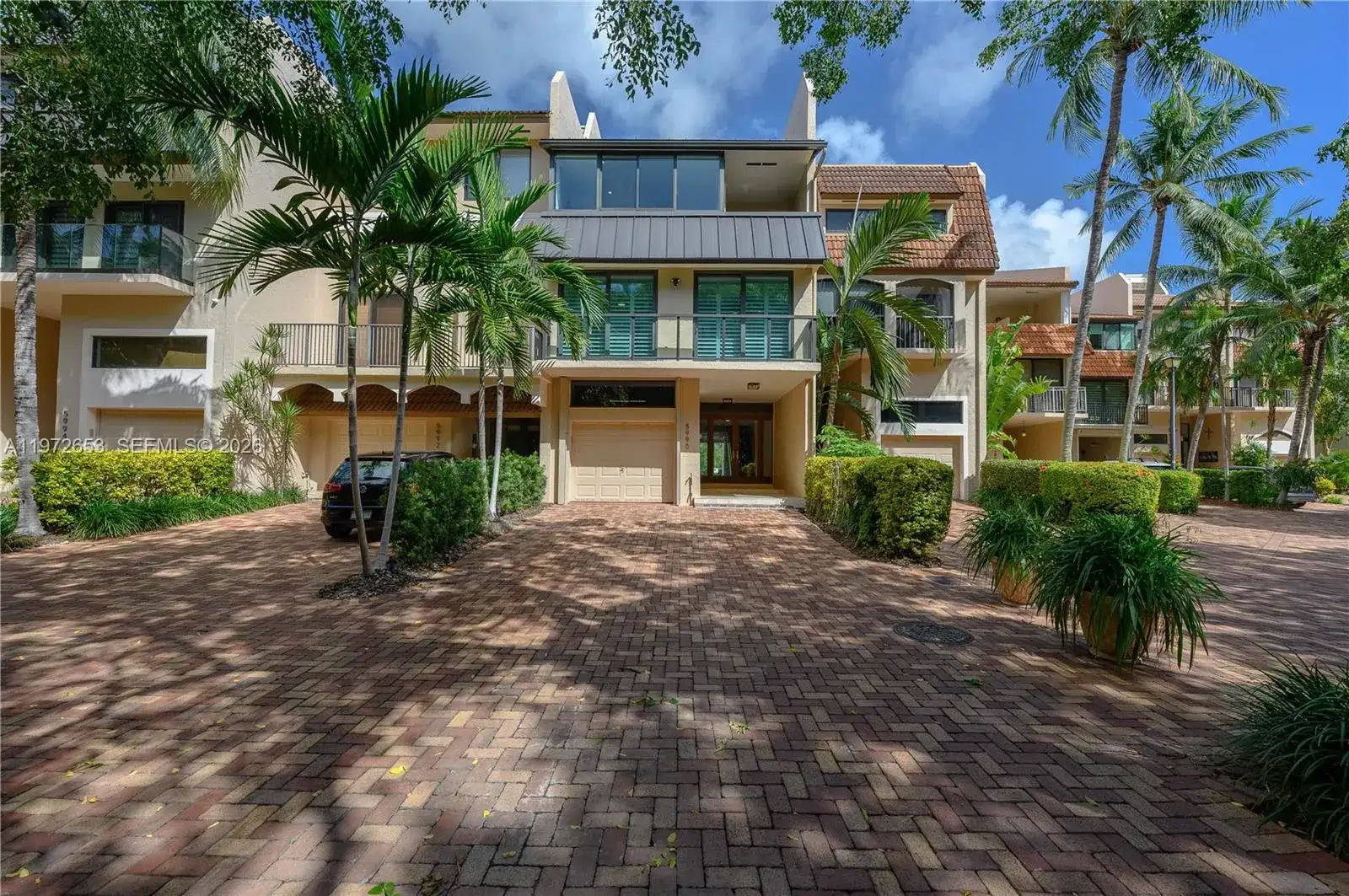 5990 Paradise Point Dr, Palmetto Bay FL 33157 photo 4