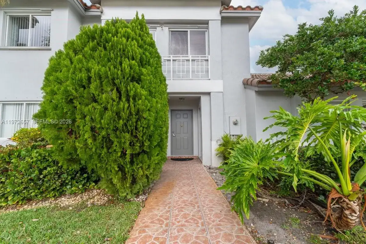 20839 NW 4th St, Pembroke Pines FL 33029 photo 2