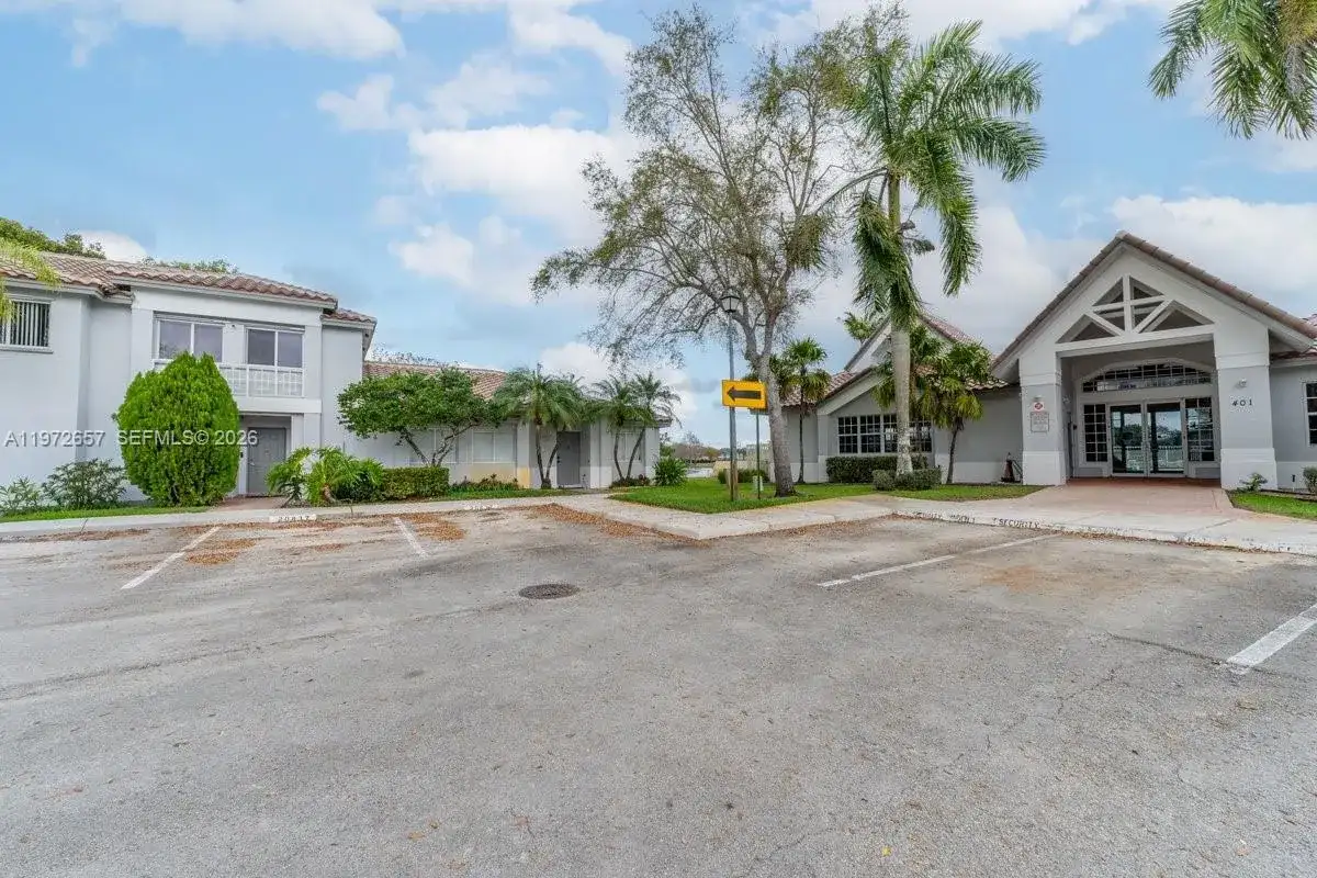 20839 NW 4th St, Pembroke Pines FL 33029 photo 3
