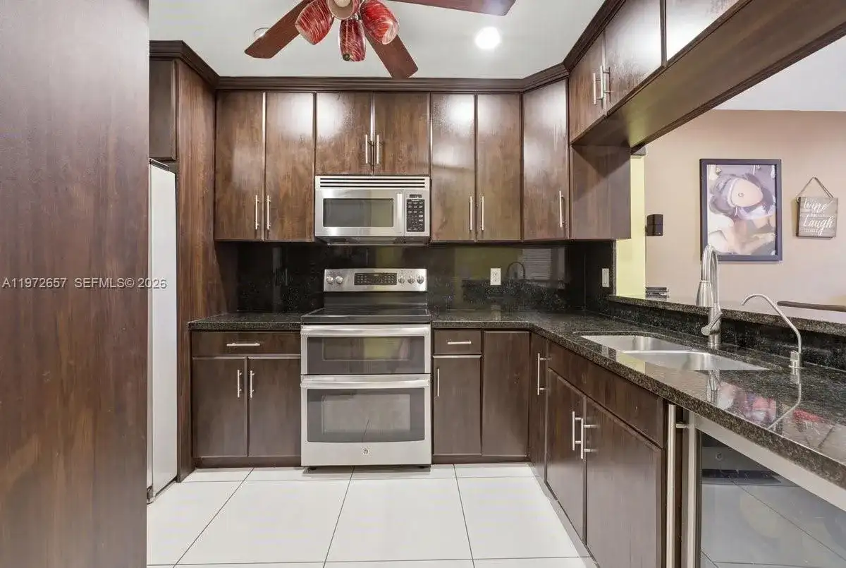 20839 NW 4th St, Pembroke Pines FL 33029 photo 4