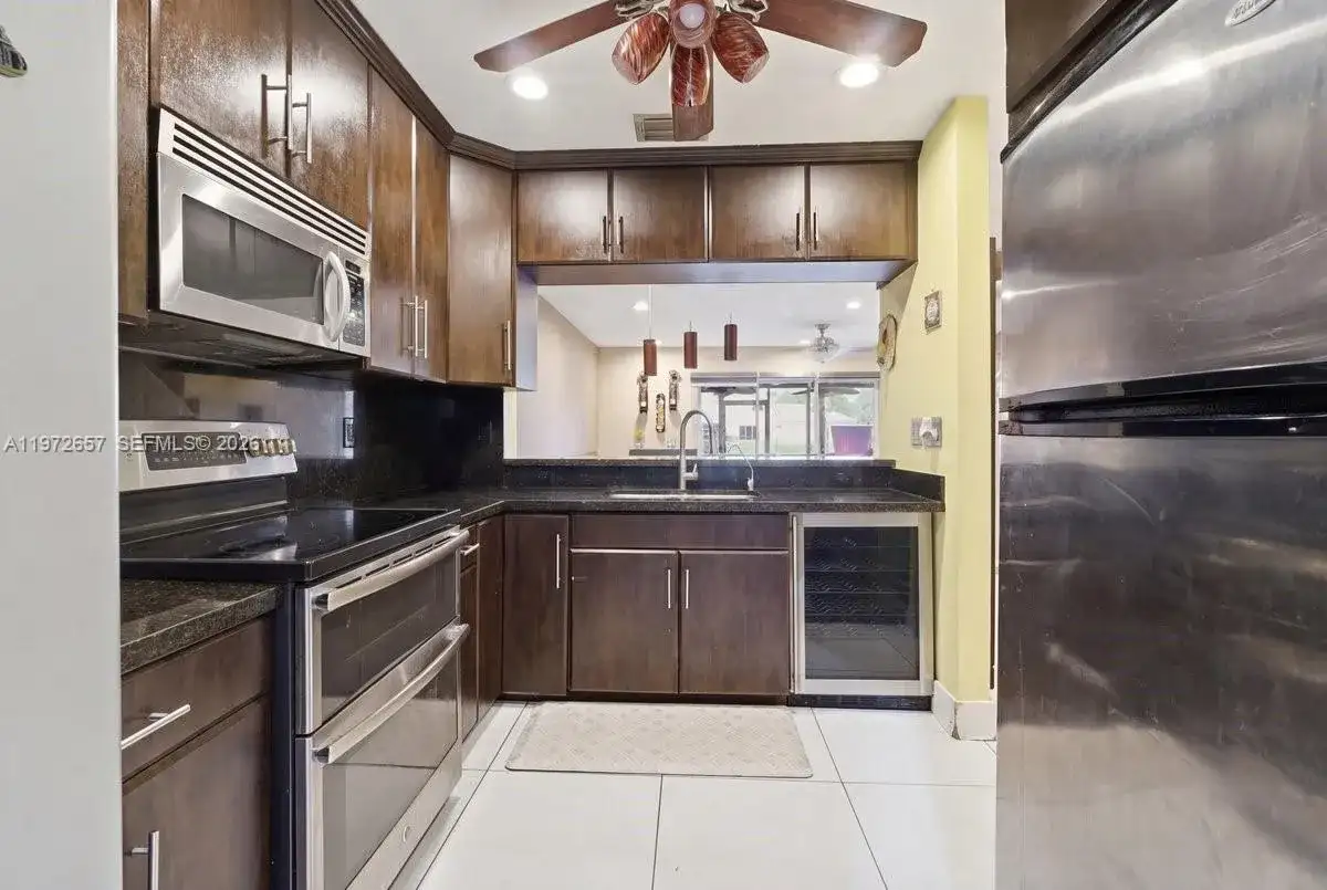 20839 NW 4th St, Pembroke Pines FL 33029 photo 5
