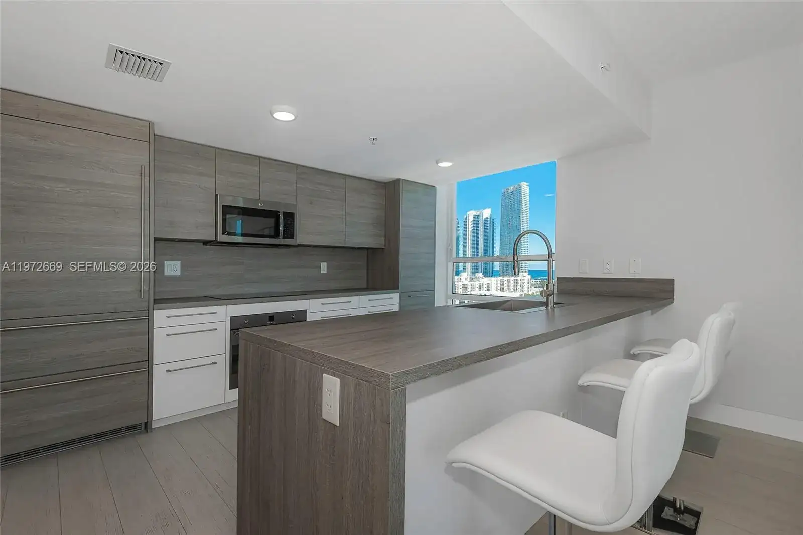 400 Sunny Isles Blvd UNIT, Sunny Isles Beach FL 33160 photo 2