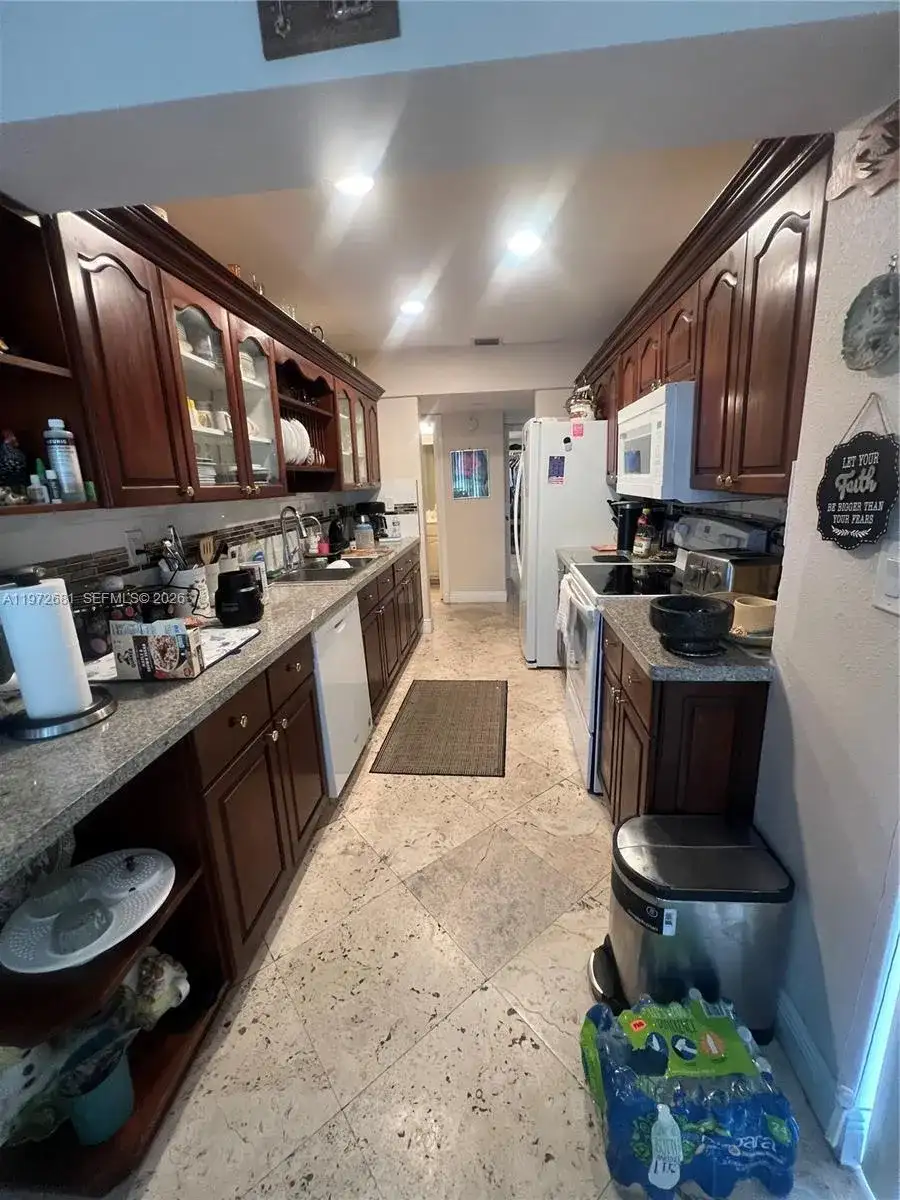 5724 S Bayberry Ln, Tamarac FL 33319 photo 2