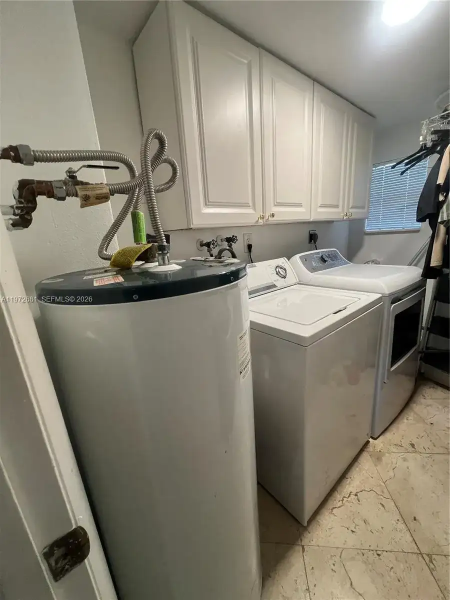 5724 S Bayberry Ln, Tamarac FL 33319 photo 3