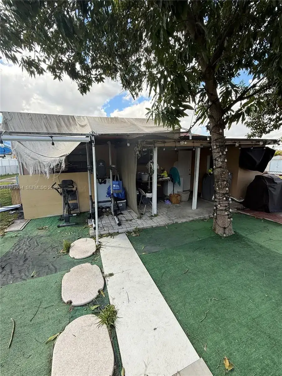 831 NW 34th Ave, Miami FL 33125 photo 4