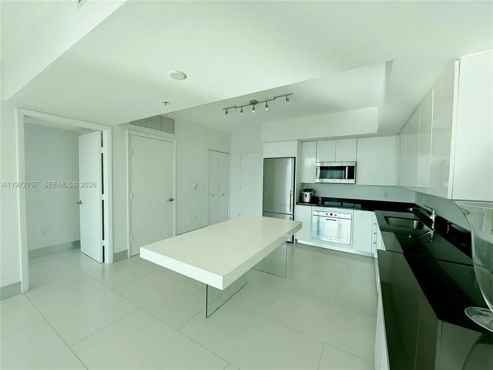 92 SW 3rd St # 3912, Miami FL 33130 photo 2