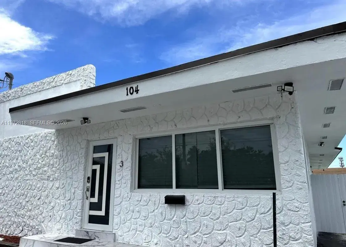 104 NW 9th ST # 3, Hallandale Beach FL 33009