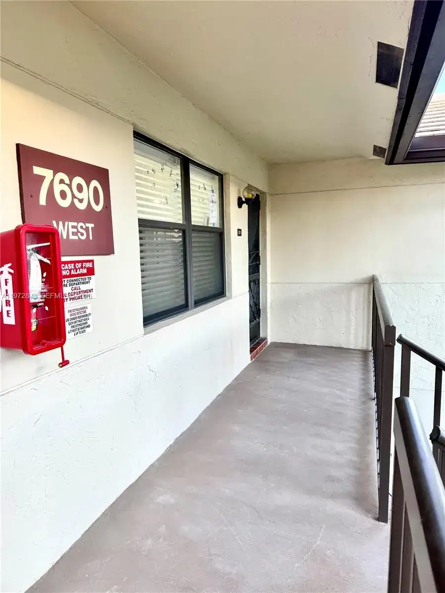 7690 Tahiti Ln # 202, Lake Worth FL 33467 photo 2