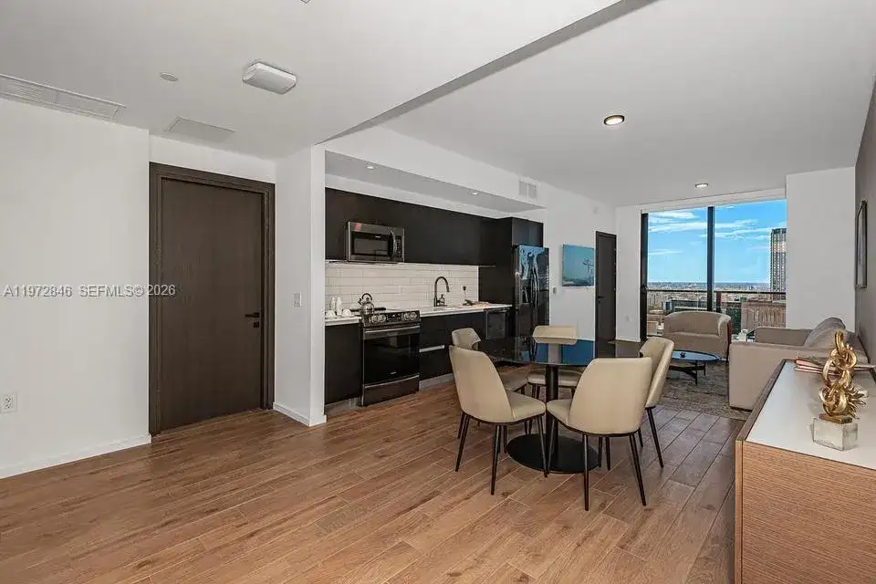 398 NE 5th St # 2418, Miami FL 33132 photo 2