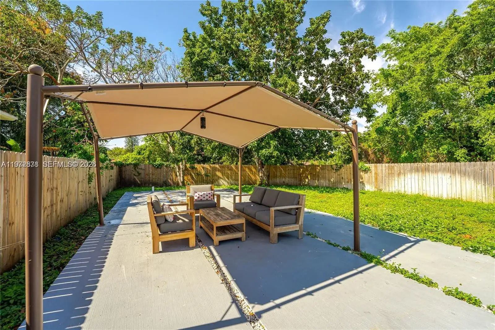 11080 Peachtree Dr, Miami FL 33161 photo 3
