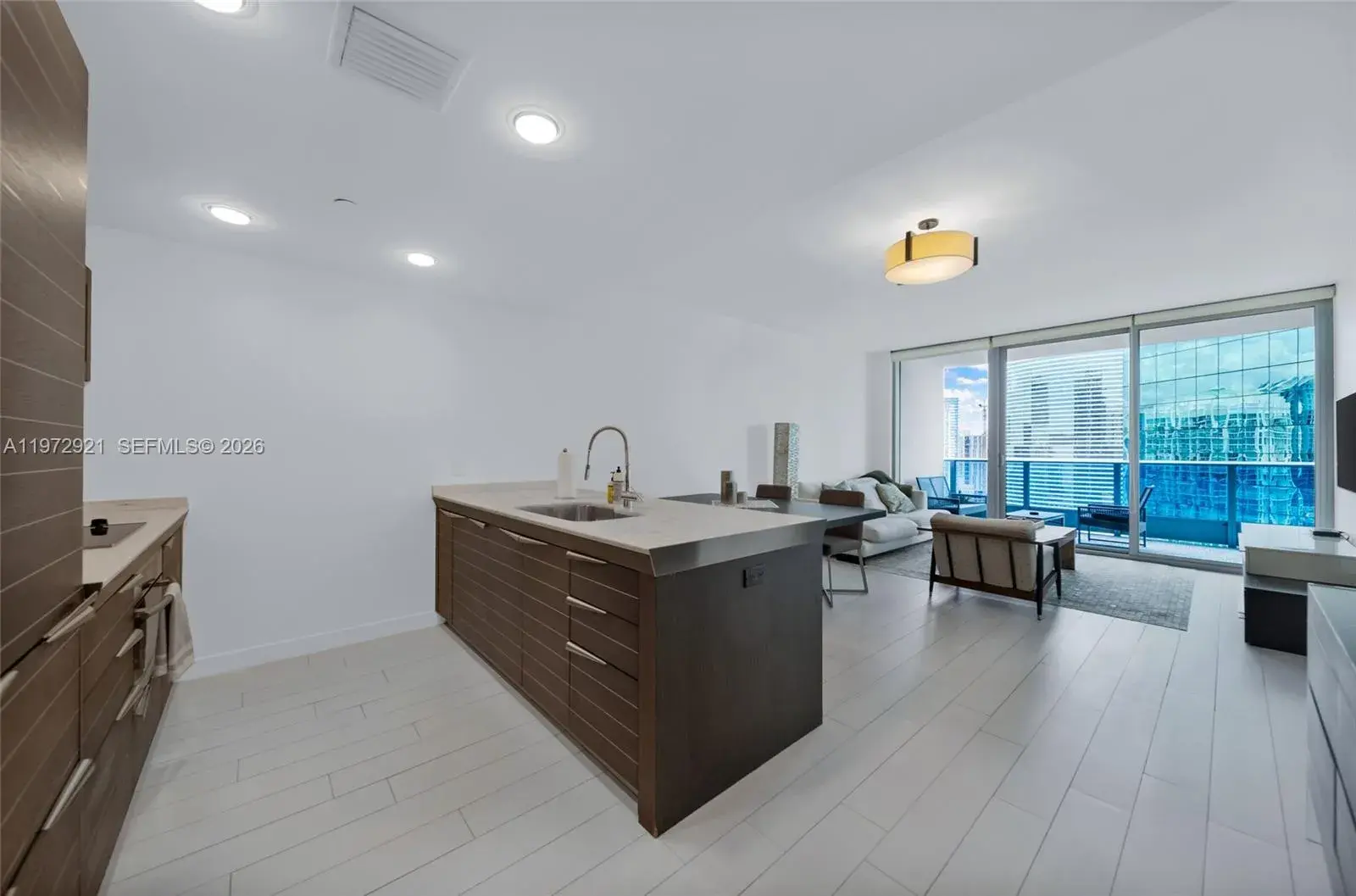 1 bedroom 1 bath Residential for sale at 200 Biscayne Boulevard Way # 3811, Miami FL 33131