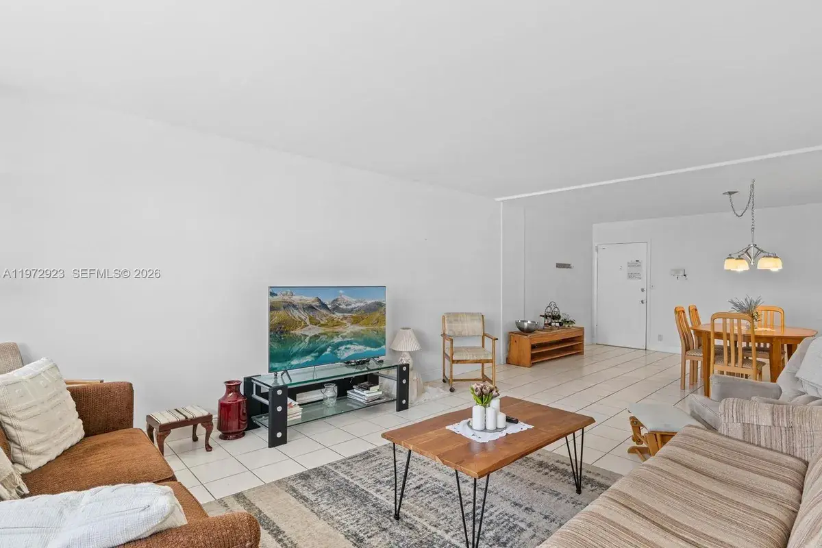 111 Golden Isles Dr # G8, Hallandale Beach FL 33009