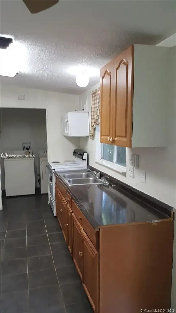 19800 SW 180, Miami FL 33187 photo 5