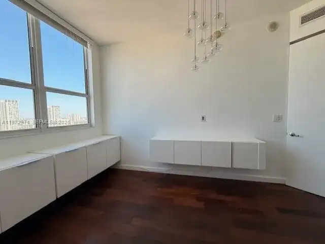133 NE 2nd Ave # 3213, Miami FL 33132 photo 4