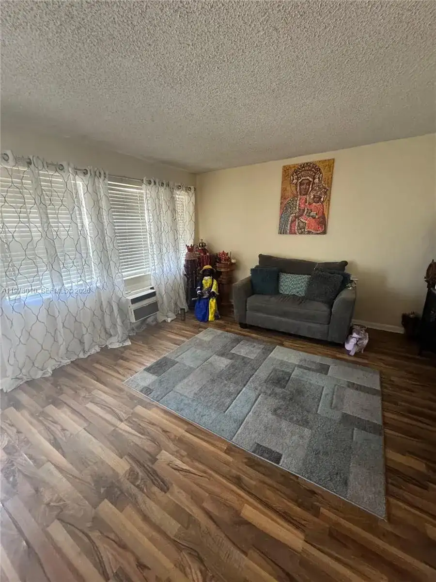 142 Northampton G # 142, West Palm Beach FL 33417 photo 2