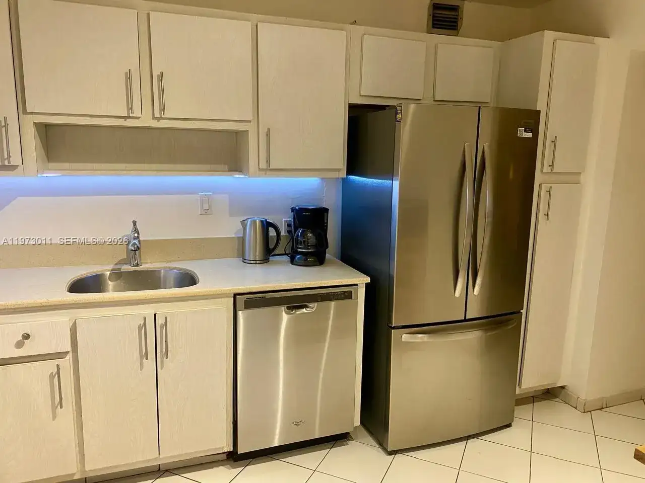 100 Bayview Dr # 516, Sunny Isles Beach FL 33160 photo 3