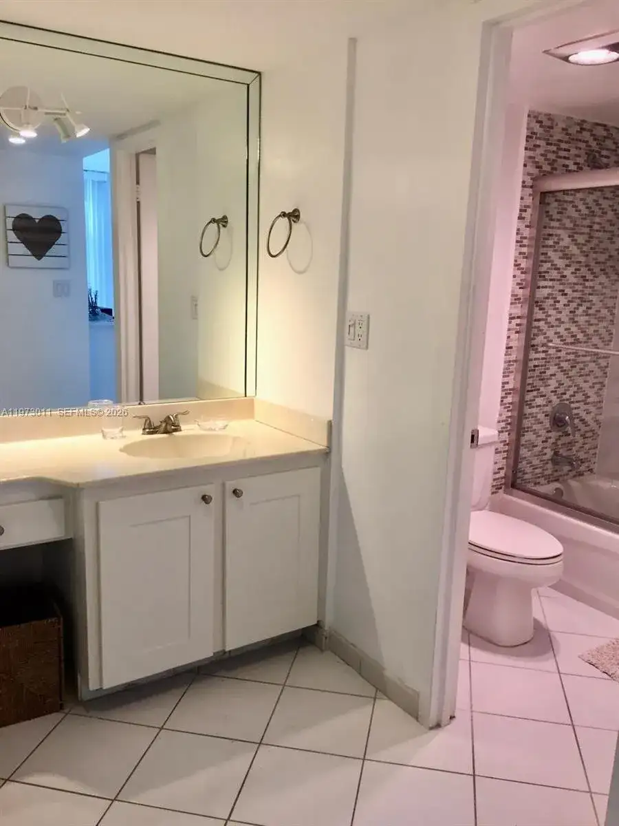 100 Bayview Dr # 516, Sunny Isles Beach FL 33160 photo 5