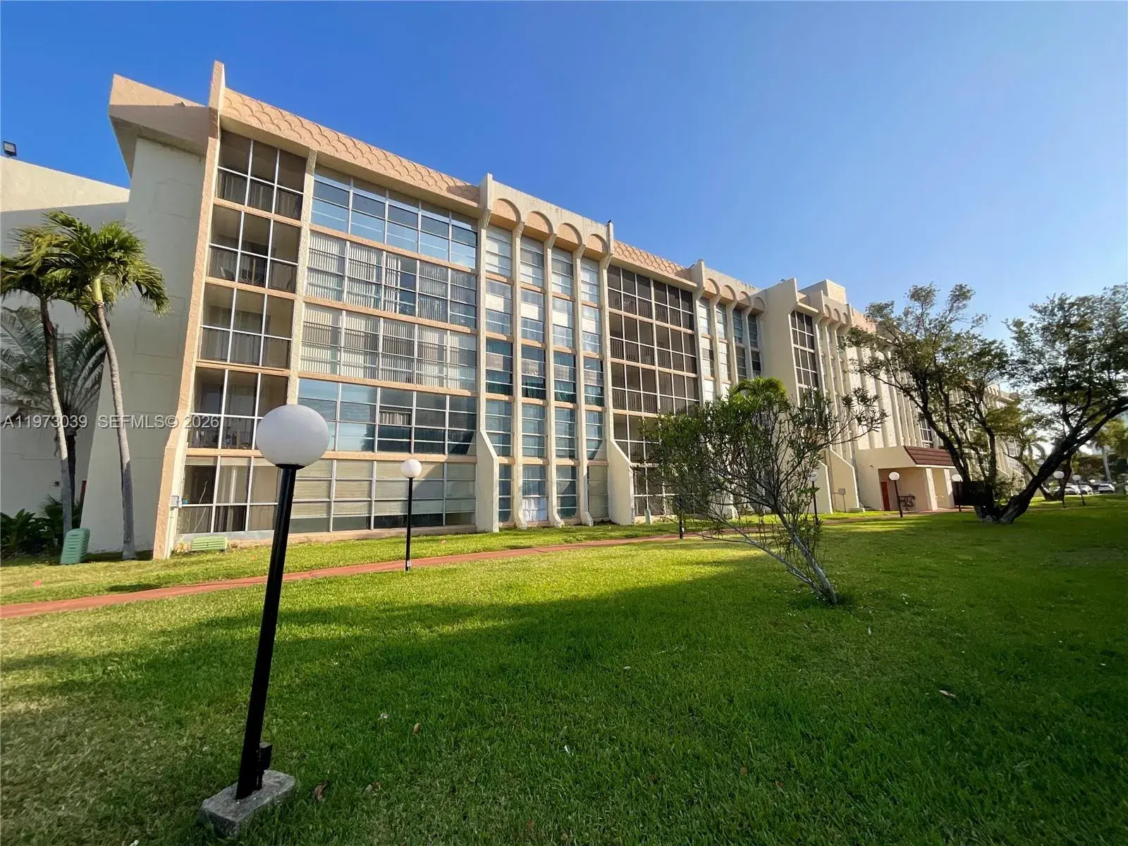 851 Three Islands Blvd # 206, Hallandale Beach FL 33009