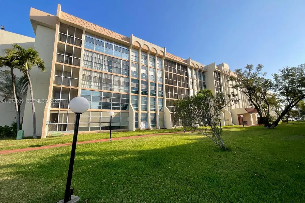 851 Three Islands Blvd # 206, Hallandale Beach FL 33009