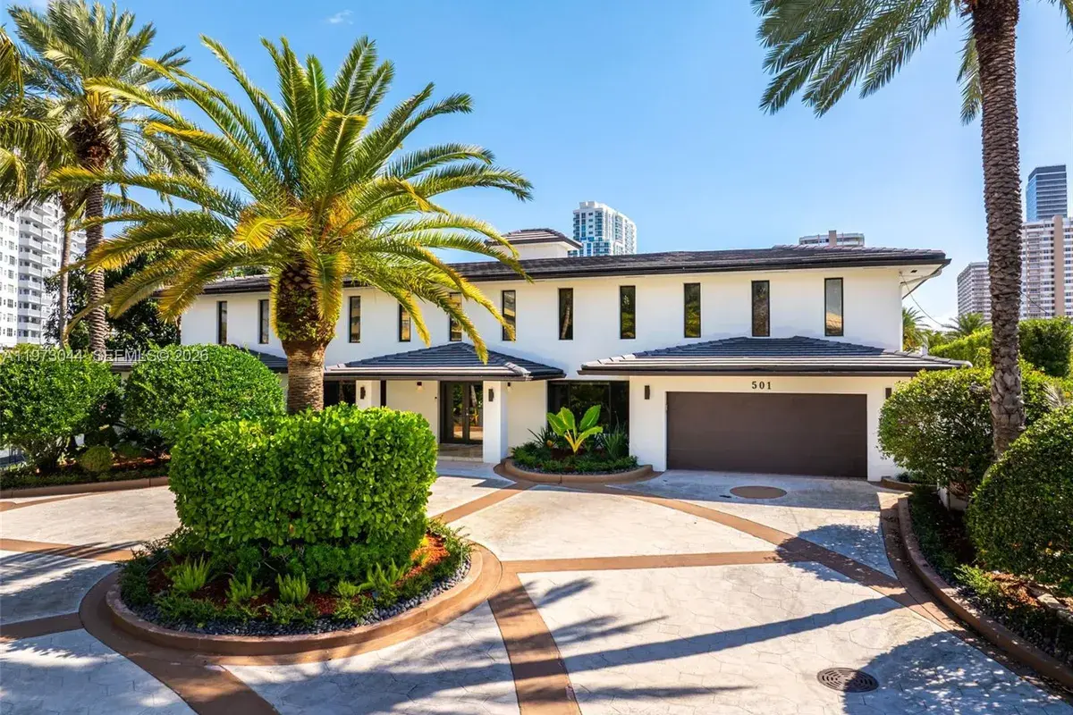 501 Hibiscus Dr, Hallandale Beach FL 33009
