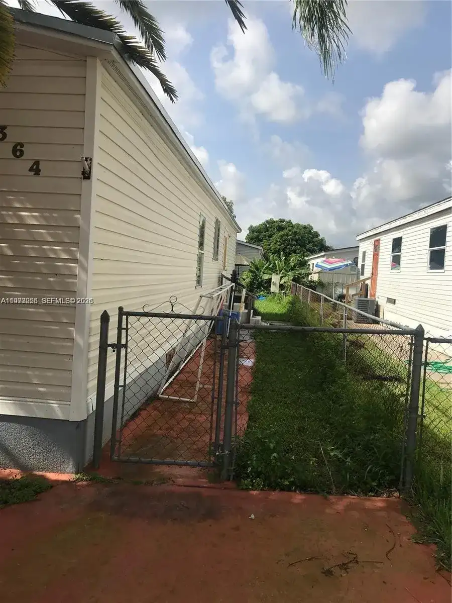 19800 SW 180 avenue, Miami FL 33187 photo 2