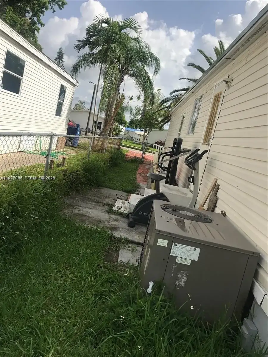 19800 SW 180 avenue, Miami FL 33187 photo 3