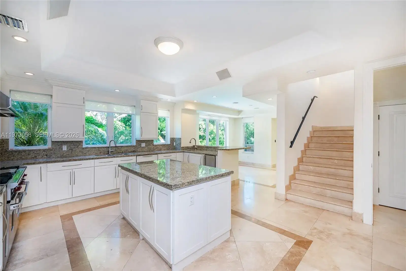 541 S Mashta Dr, Key Biscayne FL 33149 photo 2