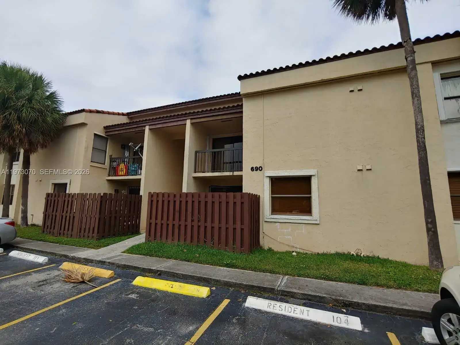 690 W Park Dr # 204, Miami FL 33172 photo 2