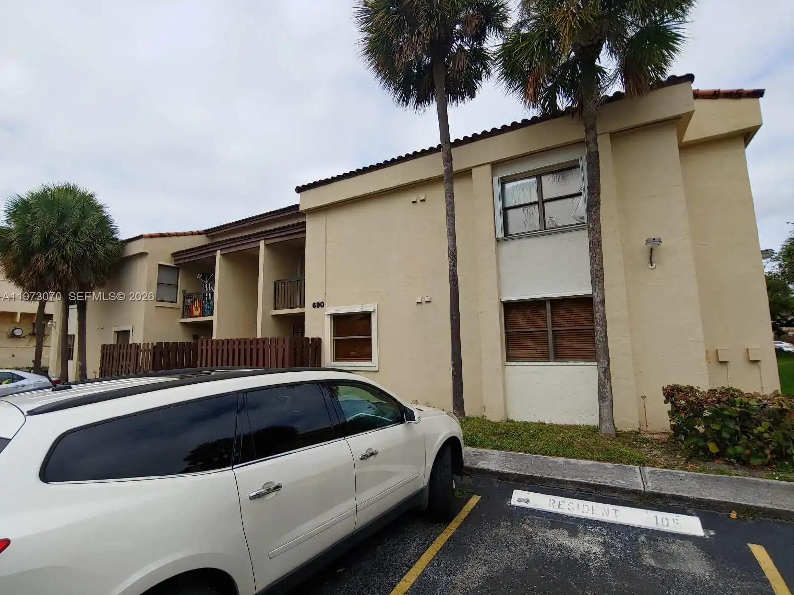 690 W Park Dr # 204, Miami FL 33172 photo 4