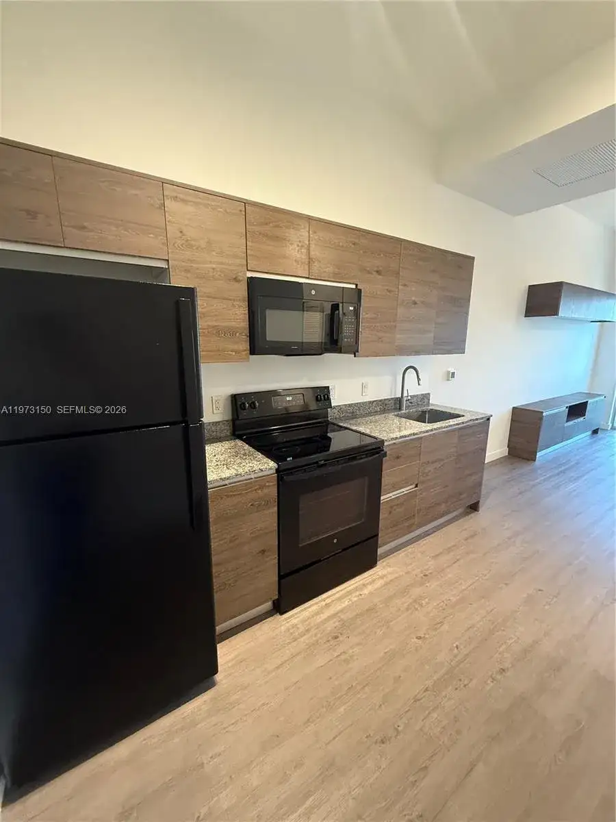 61 NW 37th Ave # 22, Miami FL 33125 photo 2