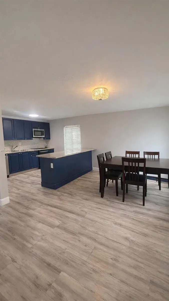 6305 Hayes St, Hollywood FL 33024