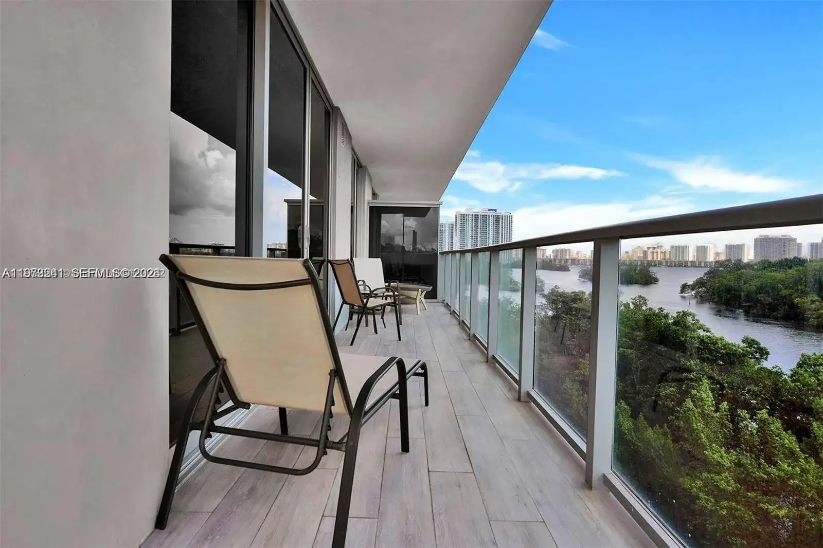 16385 Biscayne Blvd # 421, North Miami Beach FL 33160 photo 2