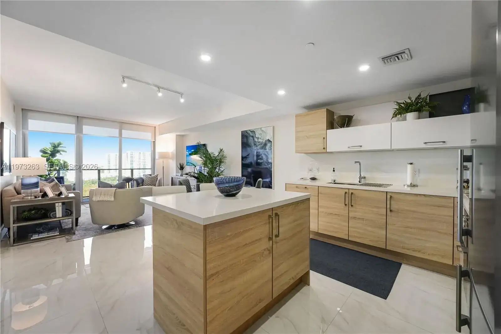 16385 Biscayne Blvd # 1502, North Miami Beach FL 33160 photo 2