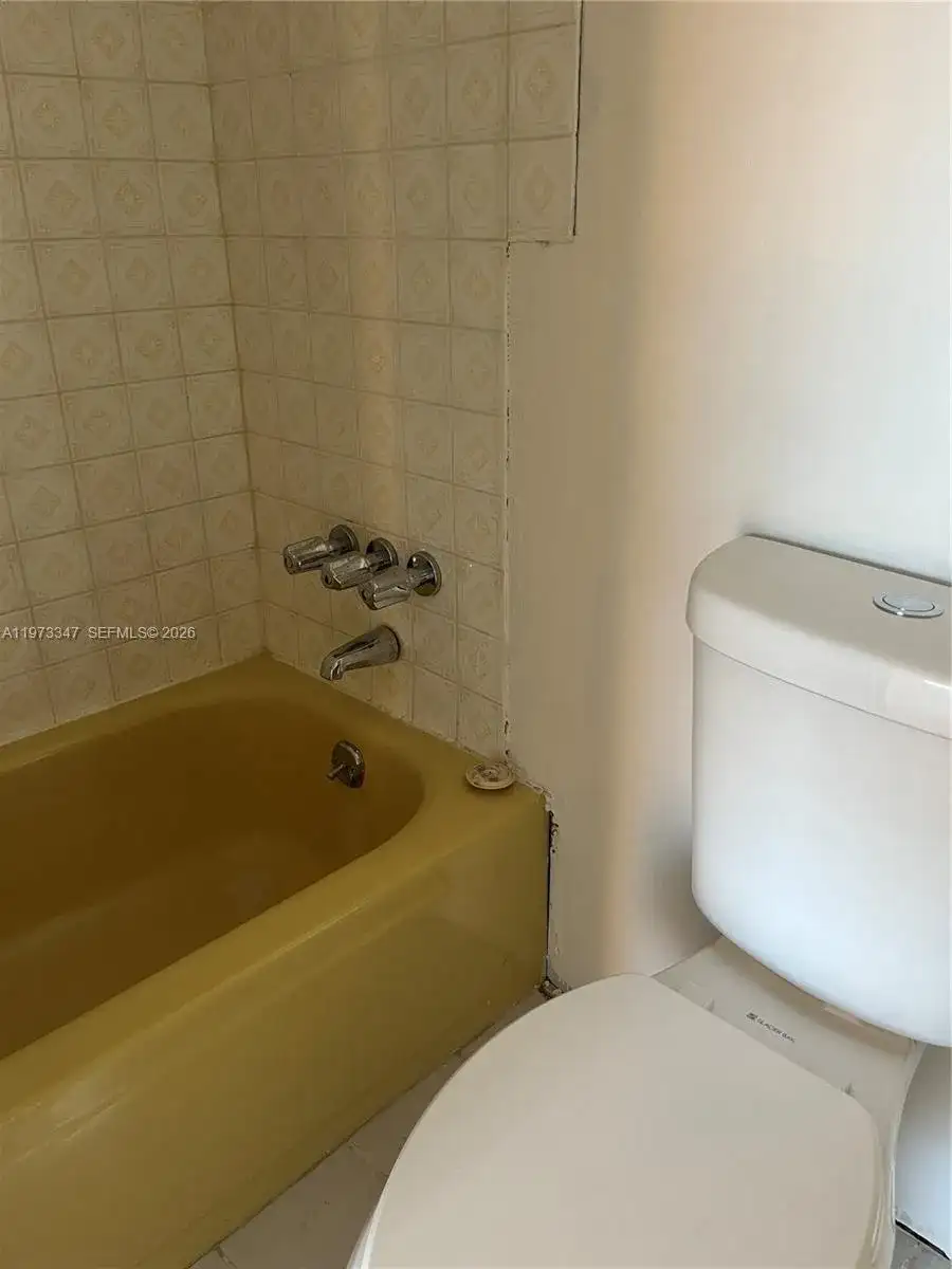 17051 NE 35th Ave # 202, North Miami Beach FL 33160 photo 2