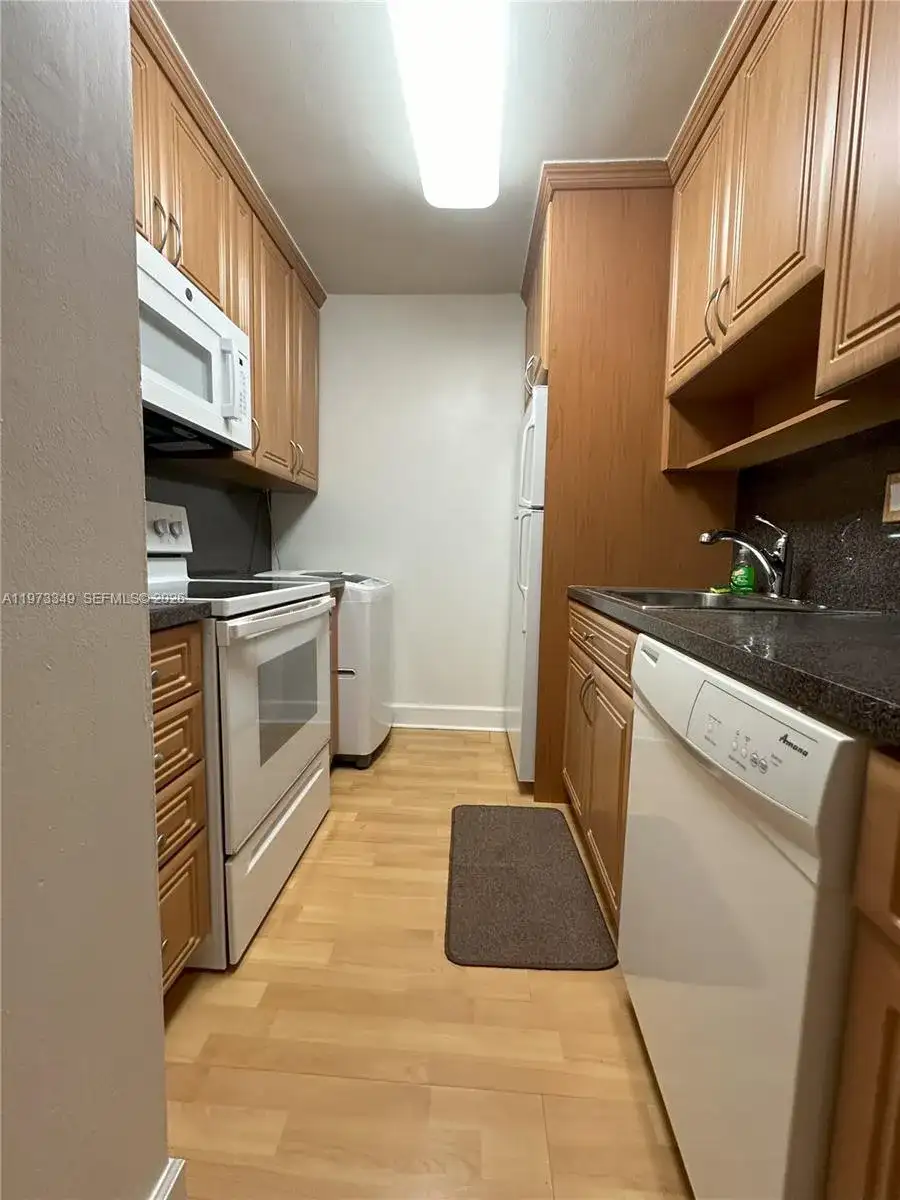 5055 NW 7th St # 504, Miami FL 33126 photo 5