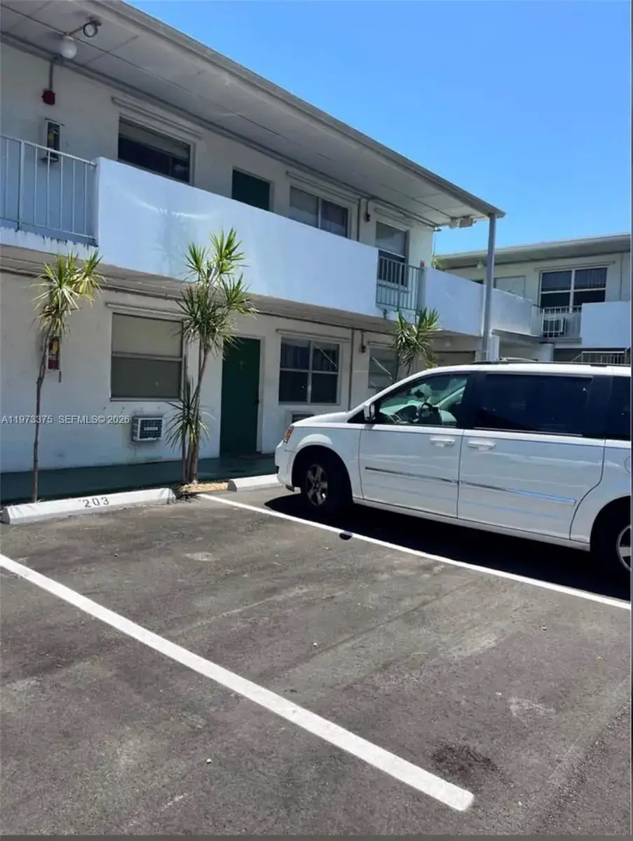 3211 SW 44th St # 117, Dania Beach FL 33312