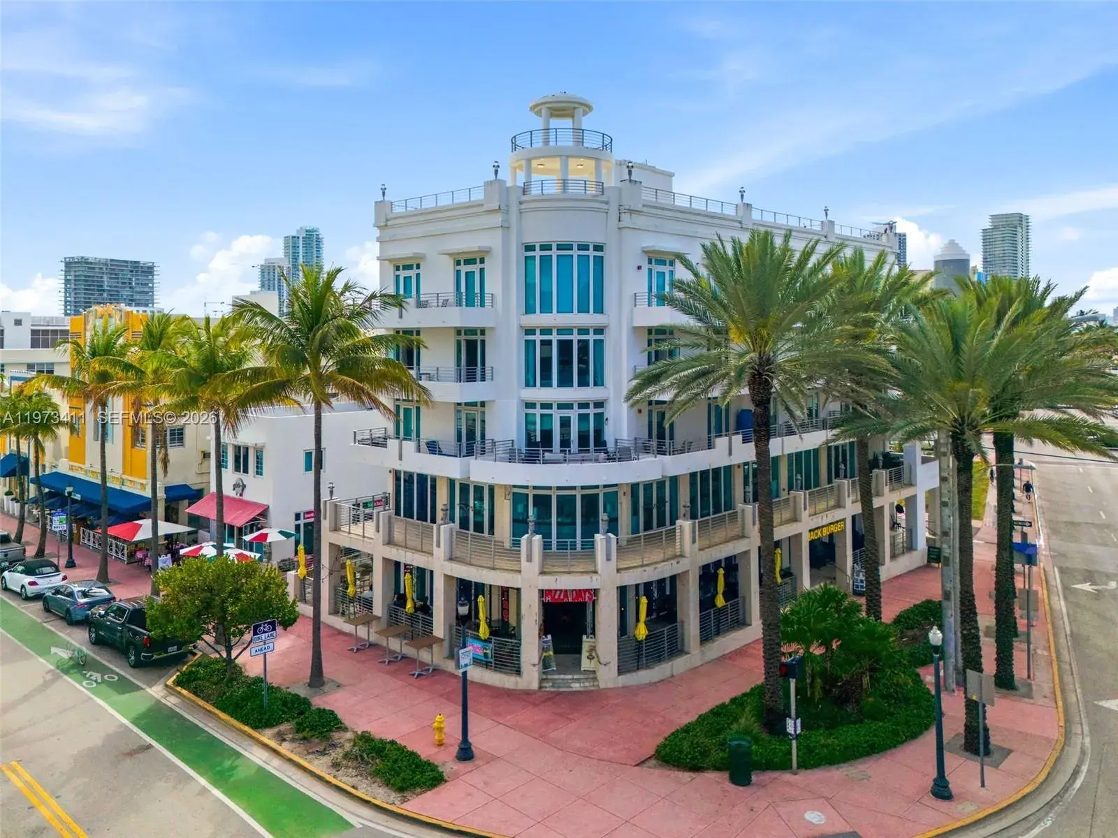 1 bedroom 1 bath Residential for sale at 448 Ocean Dr # 303, Miami Beach FL 33139