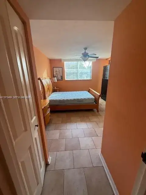 2801 Somerset Dr # 105, Lauderdale Lakes FL 33311 photo 5