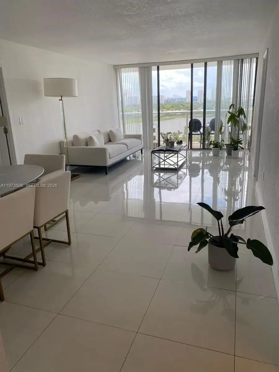 3731 N Country Club Dr # 1124, Aventura FL 33180 photo 2