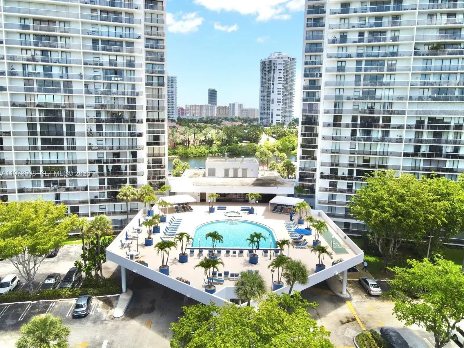 3731 N Country Club Dr # 1124, Aventura FL 33180 photo 3