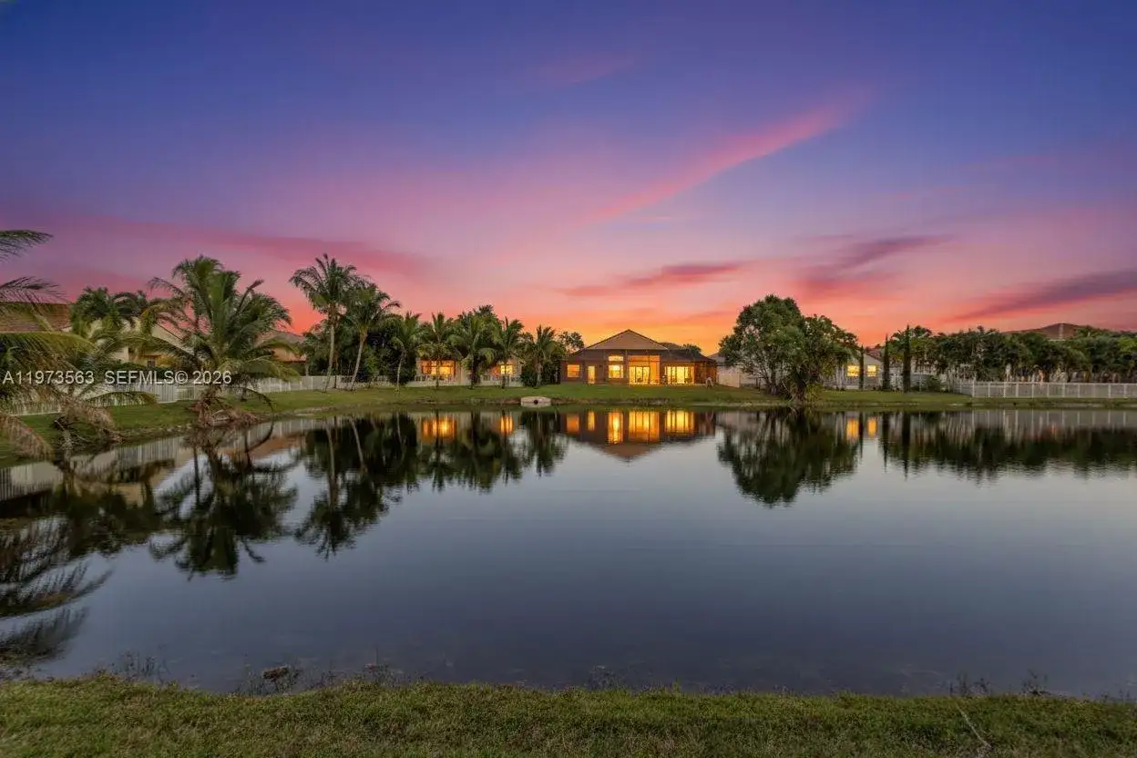 751 SW 191st Ave, Pembroke Pines FL 33029 photo 4