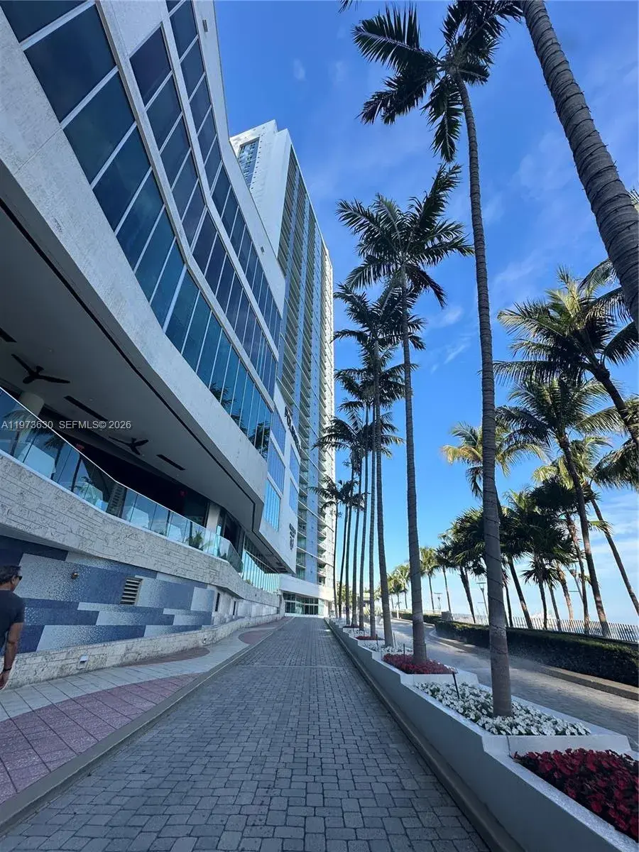 335 S Biscayne Blvd # 1002, Miami FL 33131