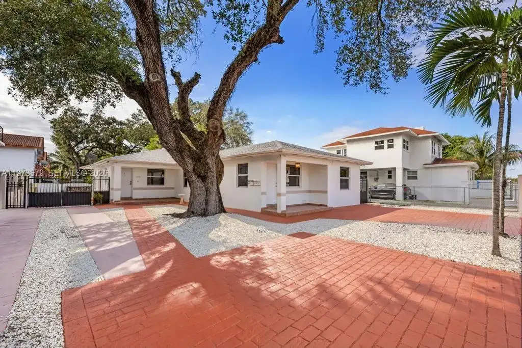 3072 NW 14th St # 1, Miami FL 33125 photo 2
