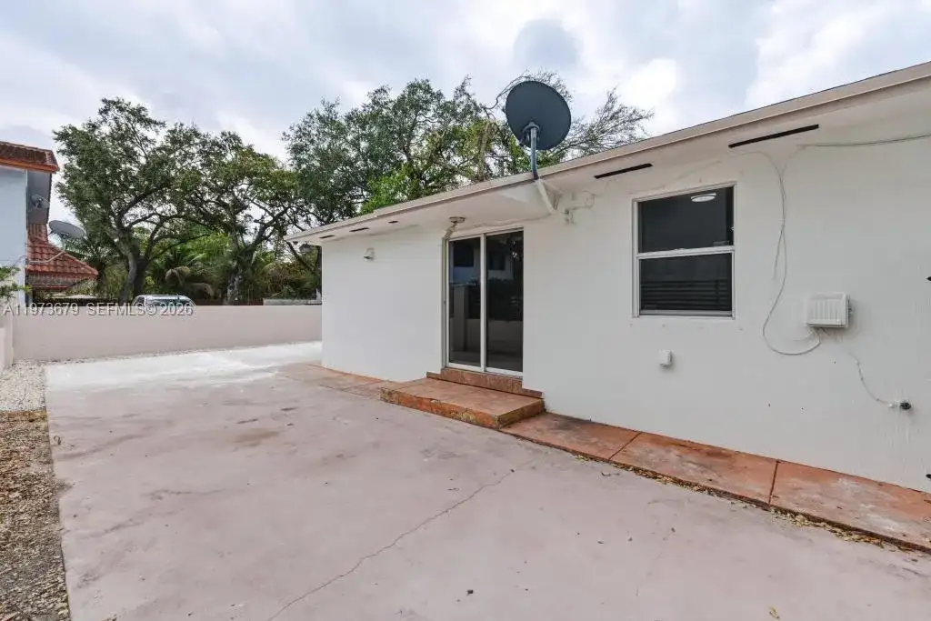 3072 NW 14th St # 1, Miami FL 33125 photo 4