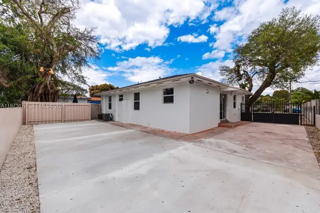 3072 NW 14th St # 1, Miami FL 33125 photo 5