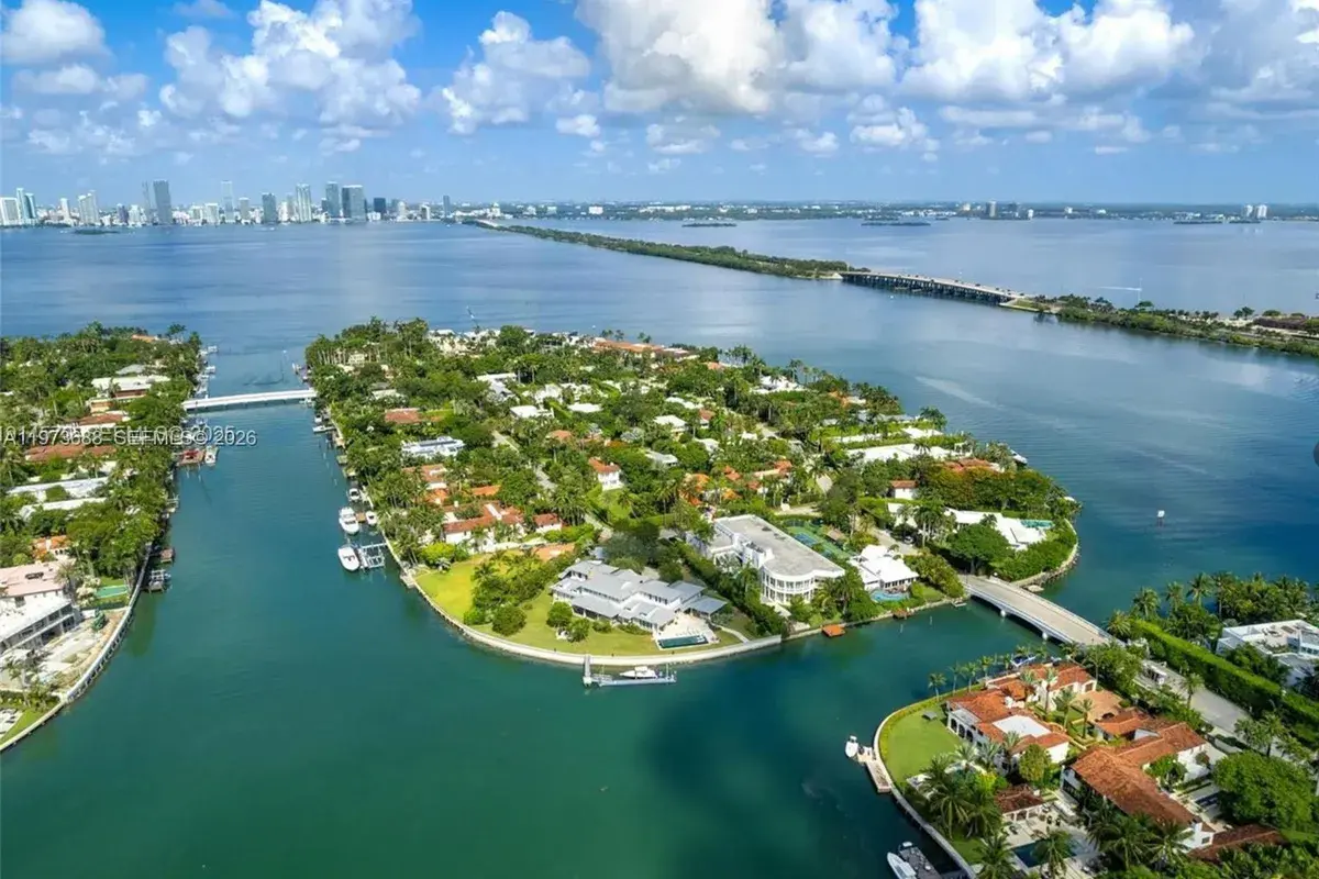 2815 Regatta Ave, Miami Beach FL 33140