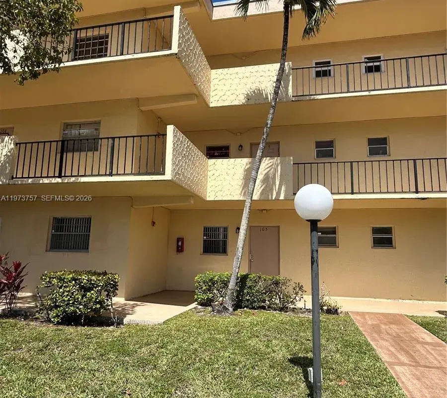 301 Cambridge Rd # 105, Hollywood FL 33024
