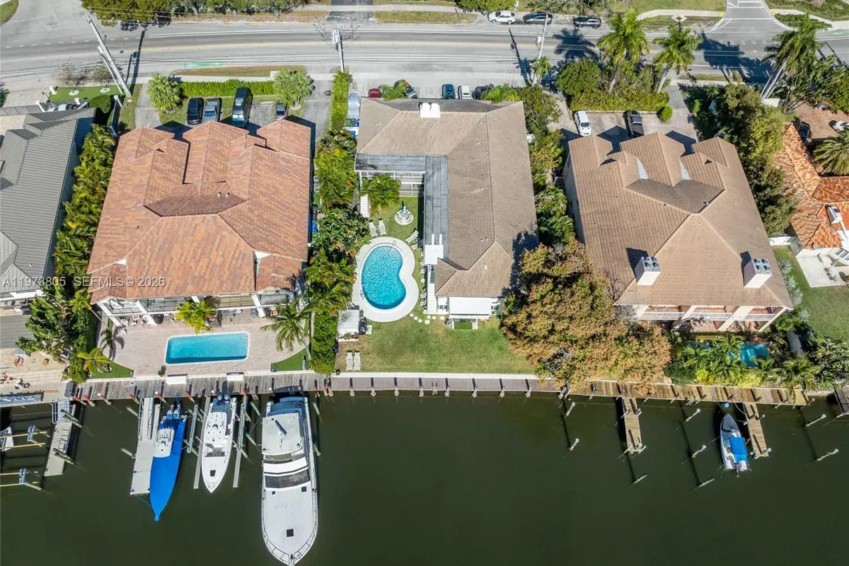 1308 Bayview Dr # 2B, Fort Lauderdale FL 33304