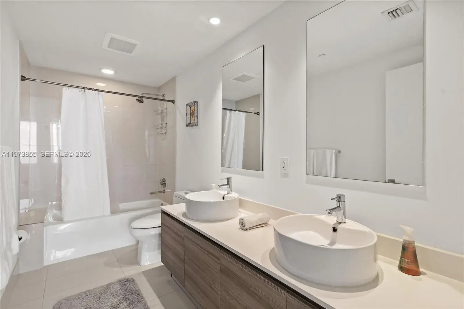 121 NE 34th St # 2807, Miami FL 33137